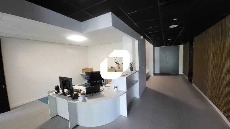 Office in Pessac for lease - Interior Photo - Image 1 of 15