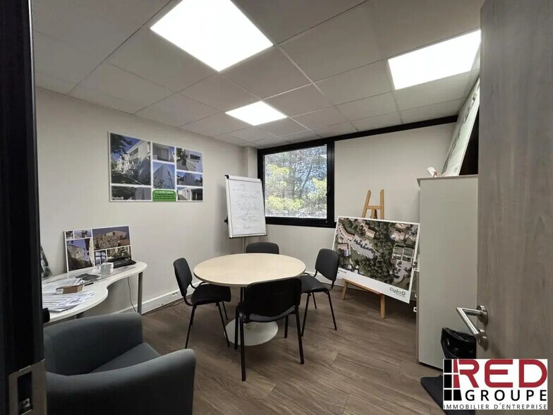 Office in Aix-en-Provence for lease - Building Photo - Image 2 of 9