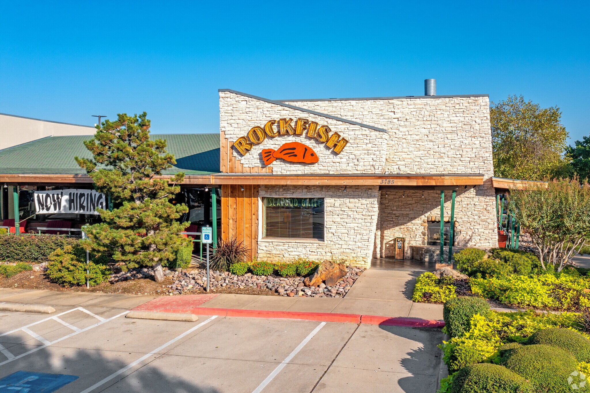 37013775 S Cooper St, Arlington, TX 76015 Arlington Park Square