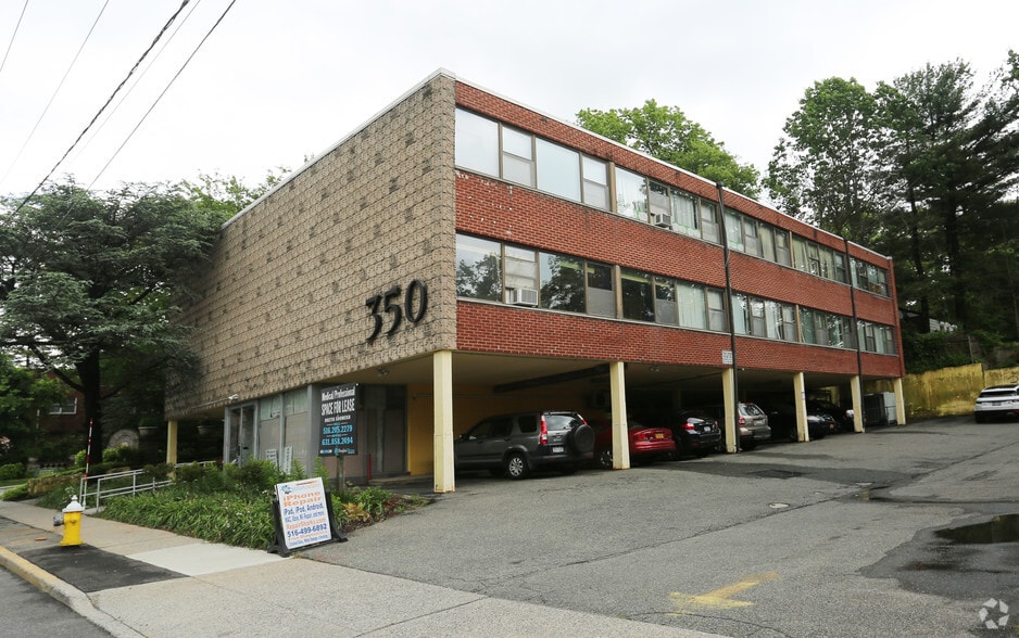 350 Northern Blvd, Great Neck, NY for lease - Building Photo - Image 3 of 25