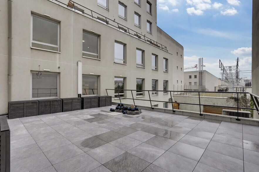 Office in Puteaux for lease - Building Photo - Image 1 of 1
