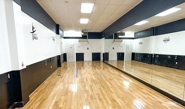 10801 Atlantic Ave, Richmond Hill, NY for lease Interior Photo- Image 2 of 2