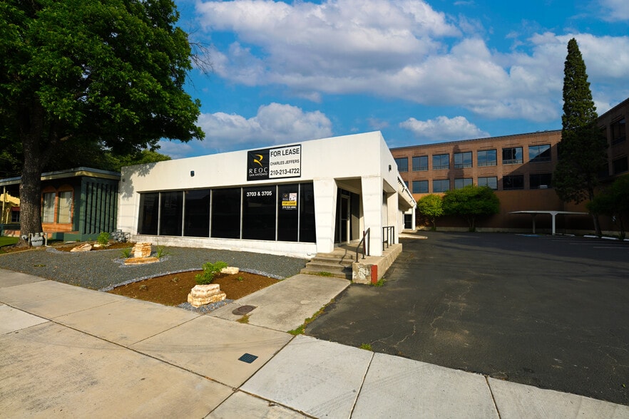 3703-3705 Broadway, San Antonio, TX for lease - Building Photo - Image 2 of 4