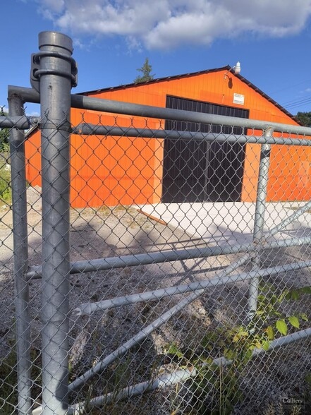 1720 Kirkfield Rd, Kirkfield, ON for lease - Building Photo - Image 2 of 2