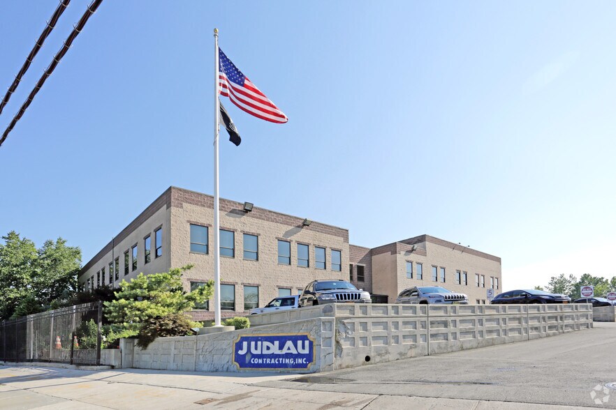 26-15 Ulmer St, Flushing, NY for sale - Primary Photo - Image 1 of 1