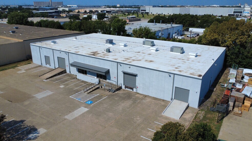 5001 Rondo Dr, Fort Worth, TX for lease - Building Photo - Image 2 of 4