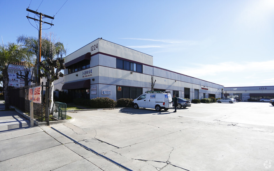 1214 Santa Anita Ave, South El Monte, CA for lease - Primary Photo - Image 1 of 3