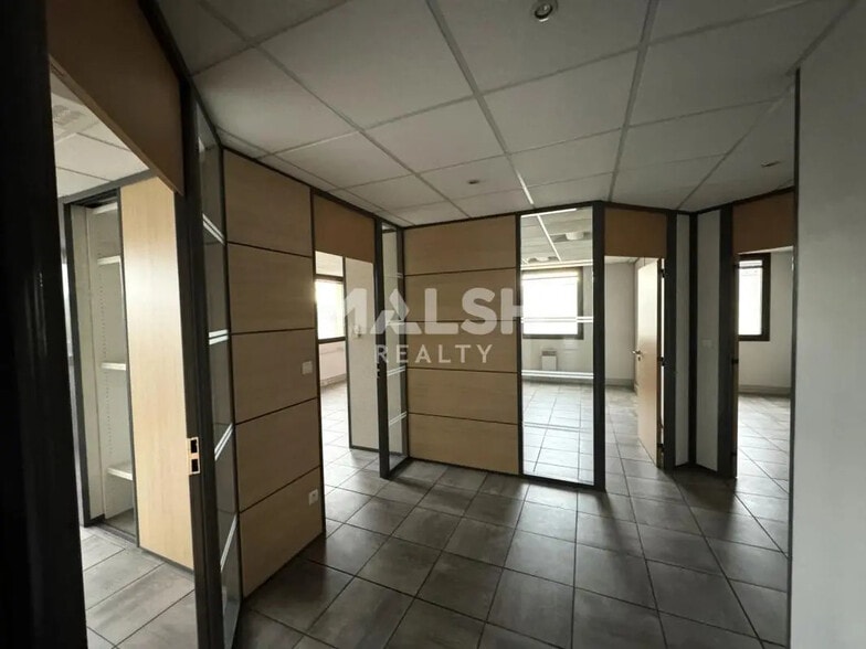 Office in Villars for sale - Interior Photo - Image 3 of 8
