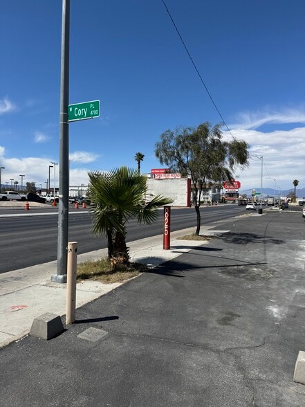 825 S Decatur Blvd, Las Vegas, NV for sale - Building Photo - Image 3 of 14