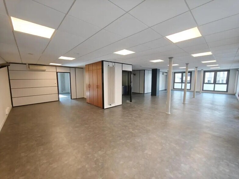 Office in Lille for sale - Interior Photo - Image 2 of 2