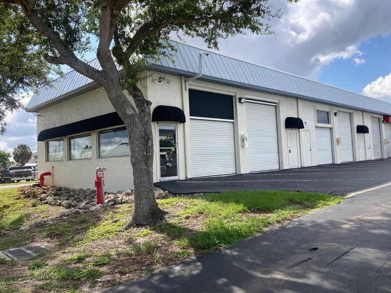 994 Barfield Dr, Marco Island, FL for lease - Building Photo - Image 1 of 6