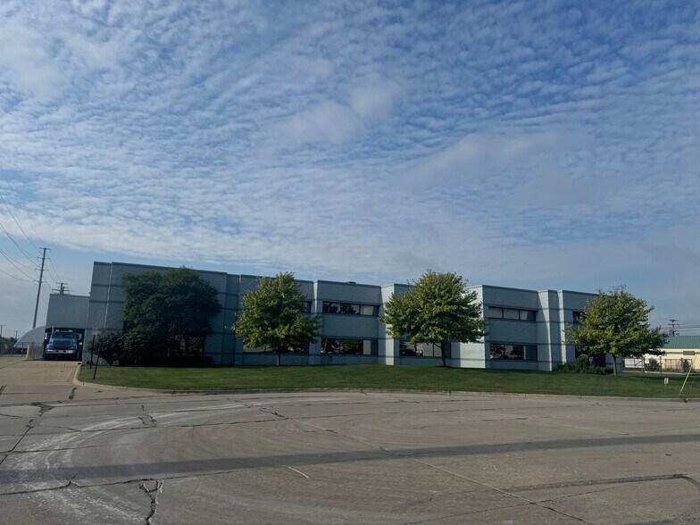 6790 Sims Dr, Sterling Heights, MI for lease - Building Photo - Image 1 of 6