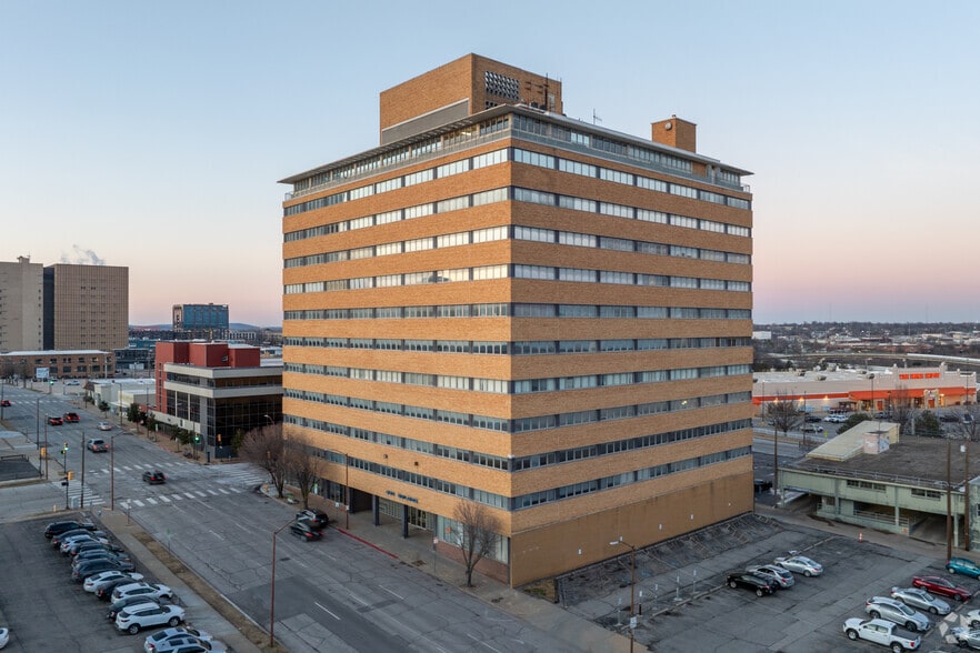 907 S Detroit Ave, Tulsa, OK for sale - Primary Photo - Image 1 of 11