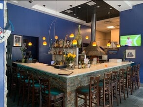 555 W 43rd St, New York, NY for lease Interior Photo- Image 2 of 5