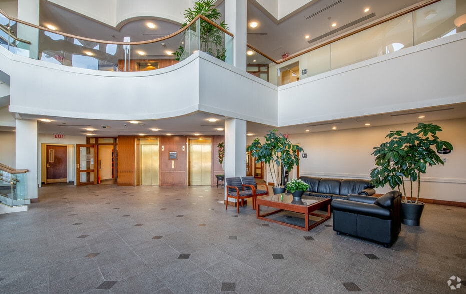 2 Batterymarch Park, Quincy, MA for lease - Lobby - Image 2 of 2