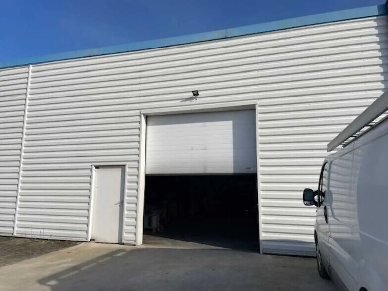 Flex in Villeneuve-Saint-Germain for lease - Building Photo - Image 2 of 4