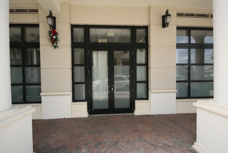 1600 Ponce De Leon Blvd, Coral Gables, FL for lease - Building Photo - Image 3 of 8