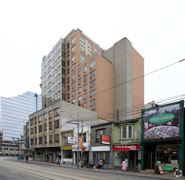 275 Dundas St W, Toronto, ON for lease - Building Photo - Image 2 of 6