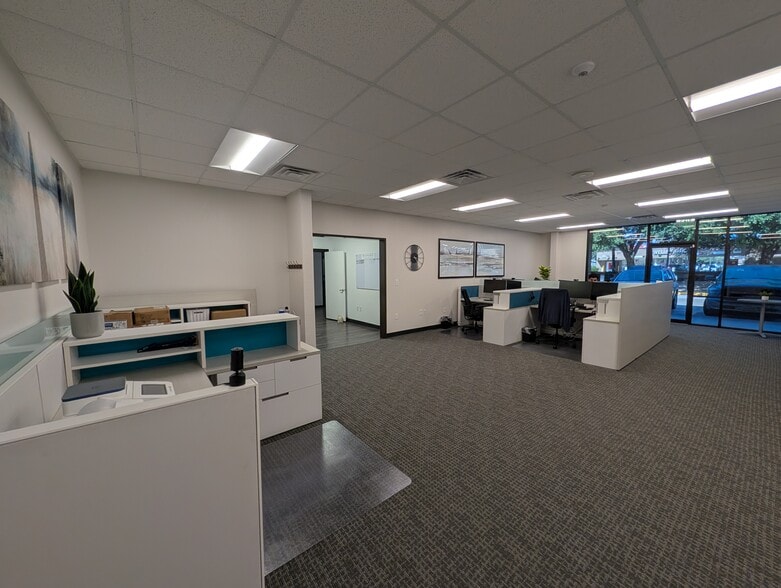 1101 Wooded Acres Dr, Waco, TX for lease - Building Photo - Image 3 of 6