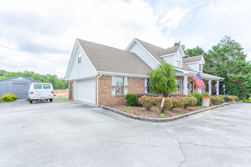 3083 Battlefield Pky, Fort Oglethorpe, GA 30742 (Gail's Flower Shop