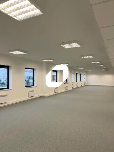 15 Avenue André Diligent, Roubaix for lease - Building Photo - Image 1 of 17