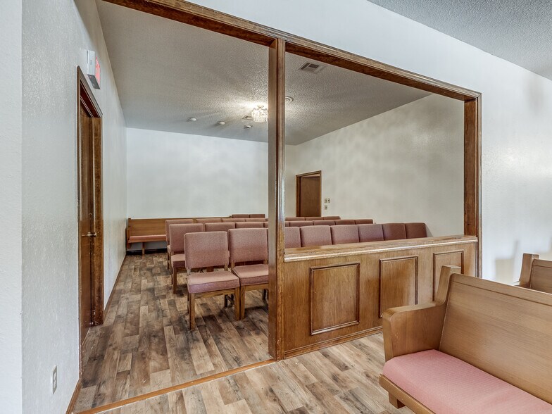 1616 NE 36th St, Oklahoma City, OK for lease - Interior Photo - Image 2 of 18