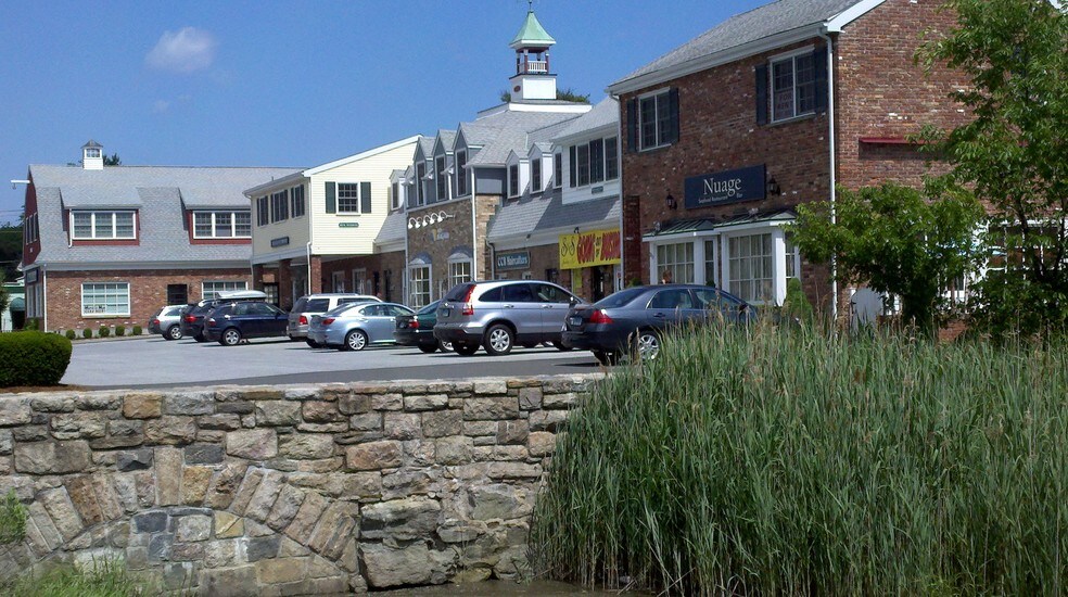 213 E Putnam Ave, Cos Cob, CT for sale - Building Photo - Image 1 of 1