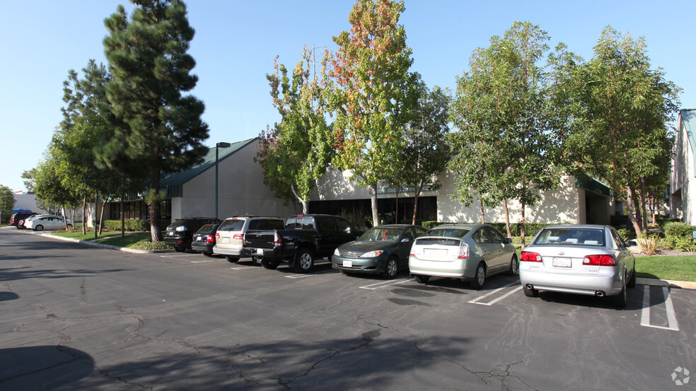 23686-23692 Birtcher Dr, Lake Forest, CA for lease - Building Photo - Image 3 of 3