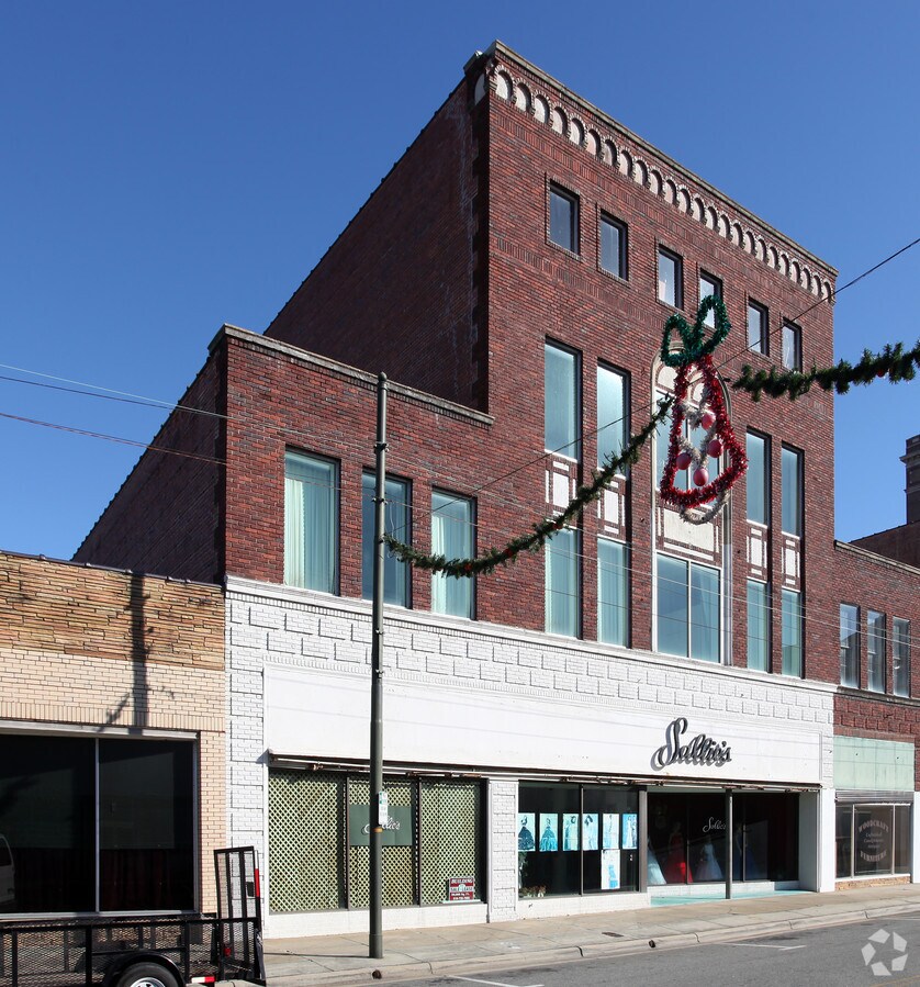 215 W Walnut St, Goldsboro, NC 27530