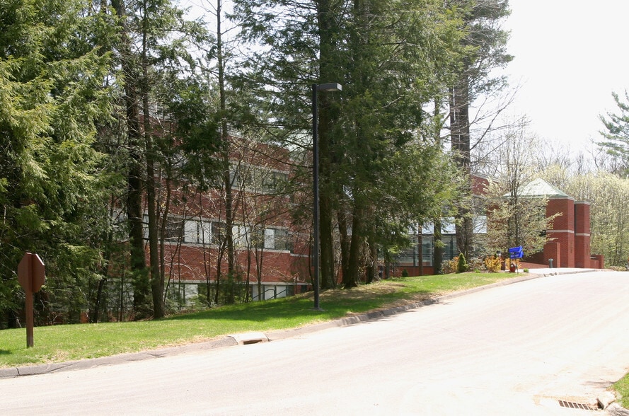 125 Powder Forest Dr, Simsbury, CT 06089 Office for Lease