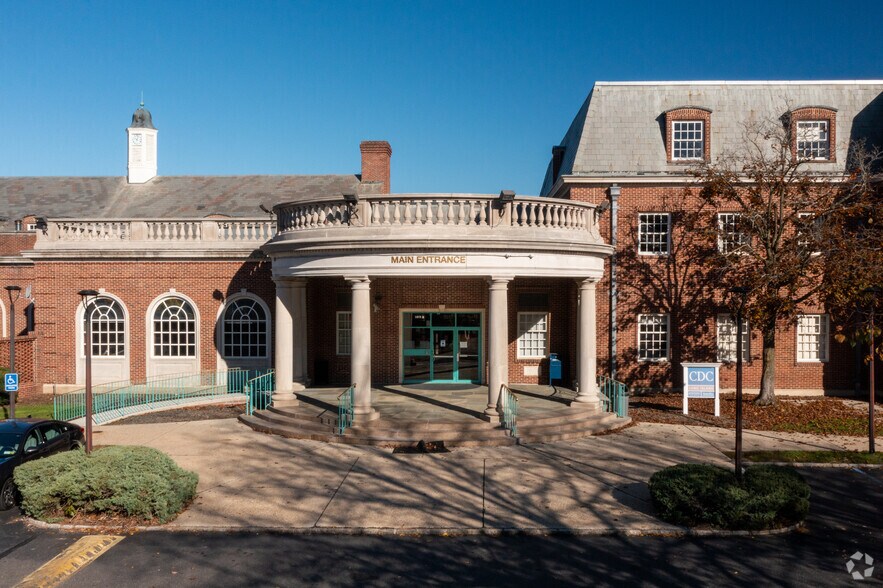 2100 Middle Country Rd, Centereach, NY for lease - Building Photo - Image 3 of 24