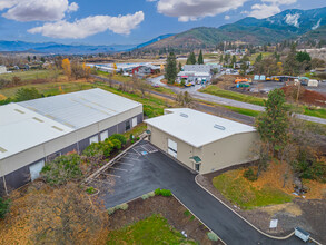 698 Tolman Creek Rd, Ashland, OR for lease Building Photo- Image 2 of 7