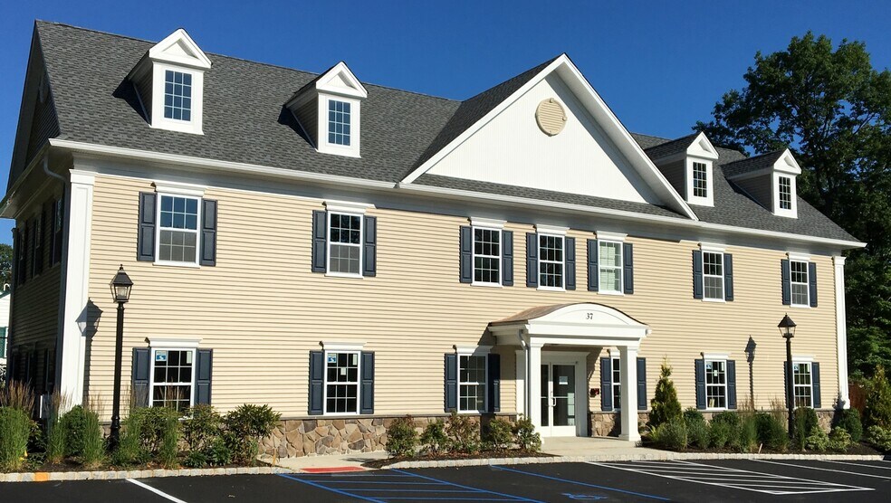 37 Stonehouse Rd, Basking Ridge, NJ 07920