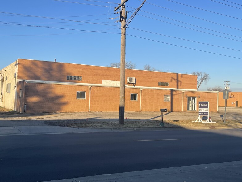 1706 W Lusher, Elkhart, IN for lease - Building Photo - Image 1 of 16