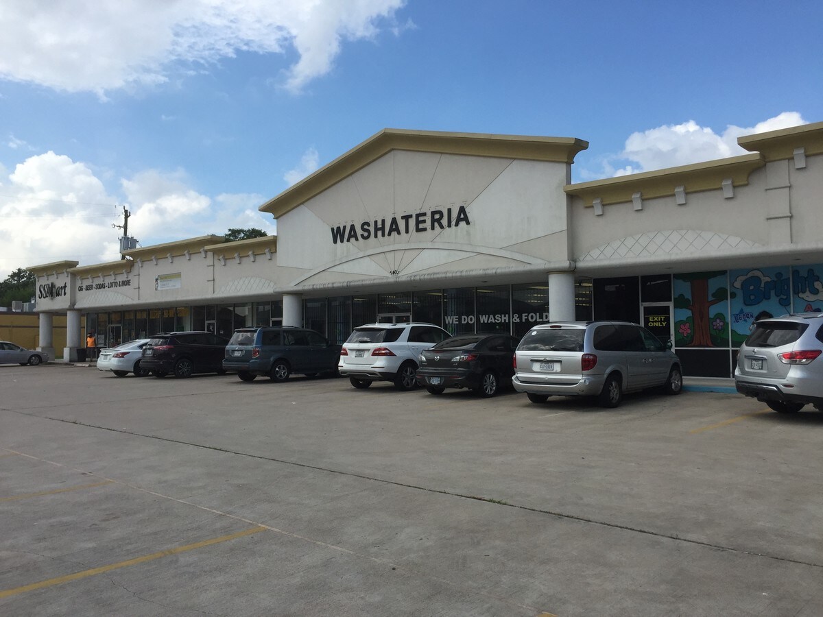 7401 Alabonson Rd, Houston, TX 77088