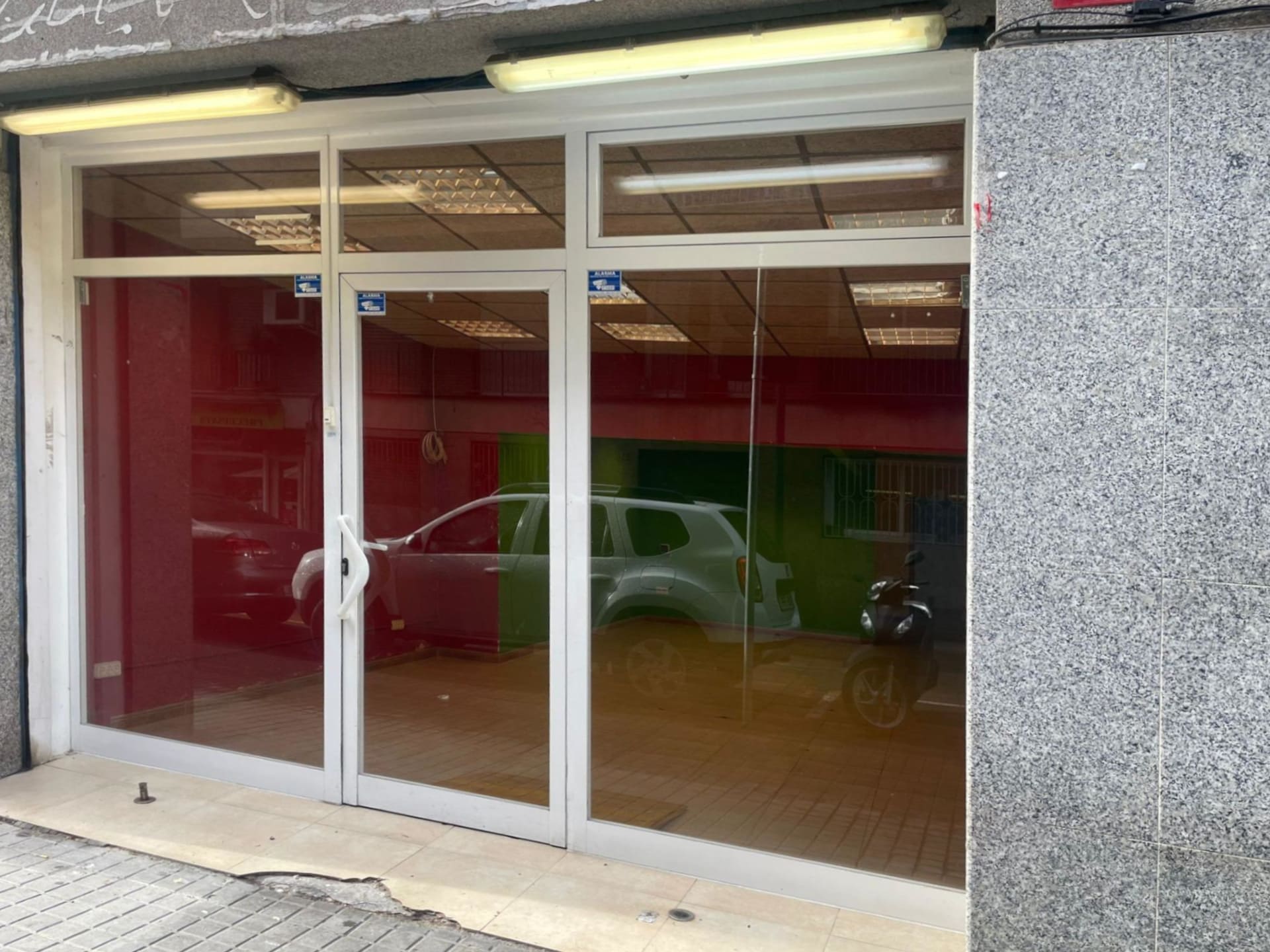 Retail in L'Hospitalet de Llobregat, Barcelona for lease Interior Photo- Image 1 of 10