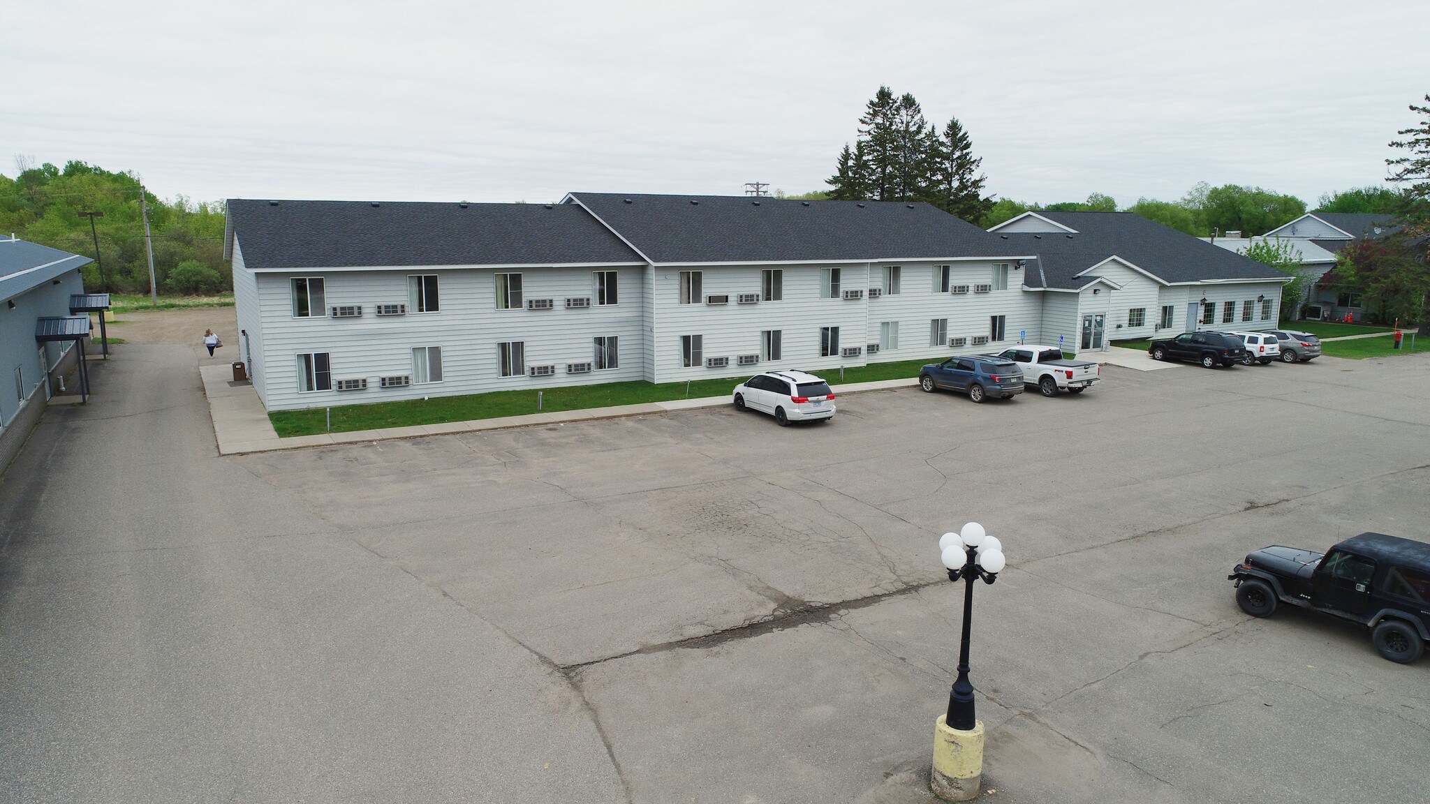 960 2nd St NW, Aitkin, MN 56431 Forty Club Inn