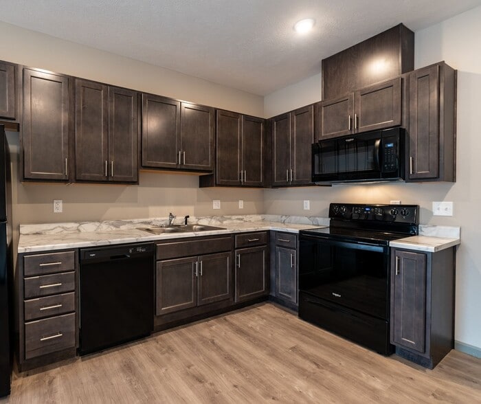 106 E Greenbriar Dr, Nixa, MO for sale - Building Photo - Image 2 of 25