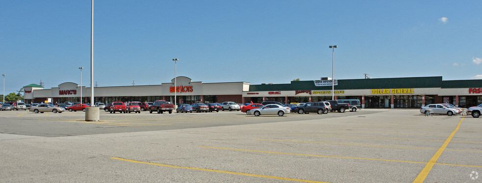 5725-5891 Smith Rd, Brook Park, OH for lease - Building Photo - Image 2 of 8