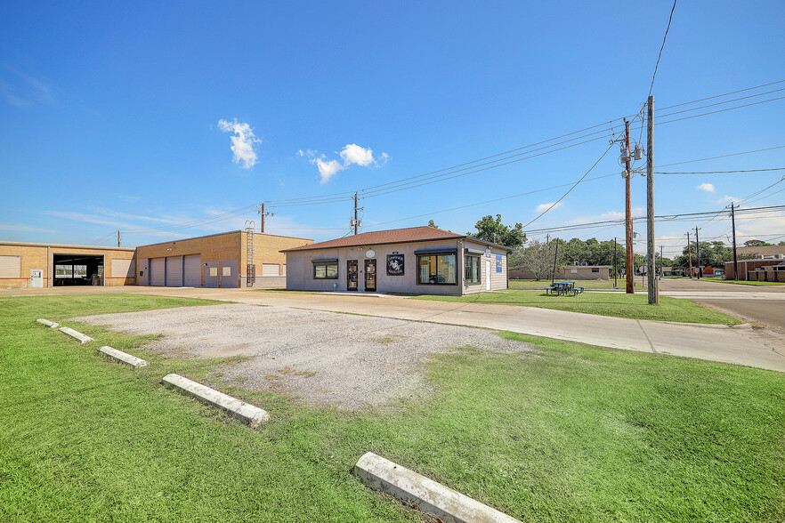 660 W Texas Ave, Baytown, TX for sale - Building Photo - Image 2 of 16