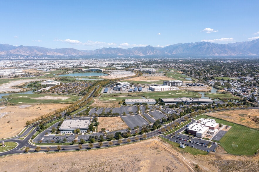 Parkway Center Office Campus portfolio of 3 properties for sale on LoopNet.com - Aerial - Image 2 of 6