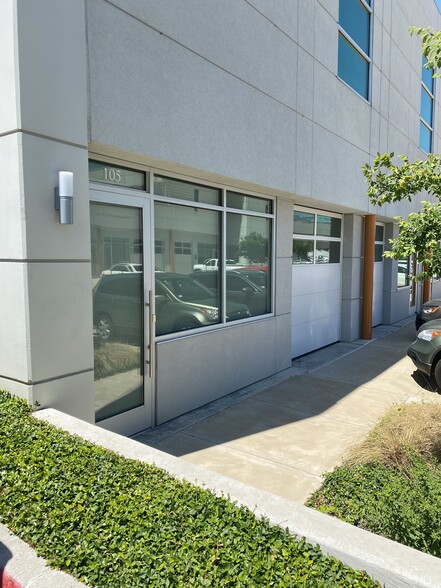 7037 Twin Hills Ave, Dallas, TX for lease - Building Photo - Image 1 of 19