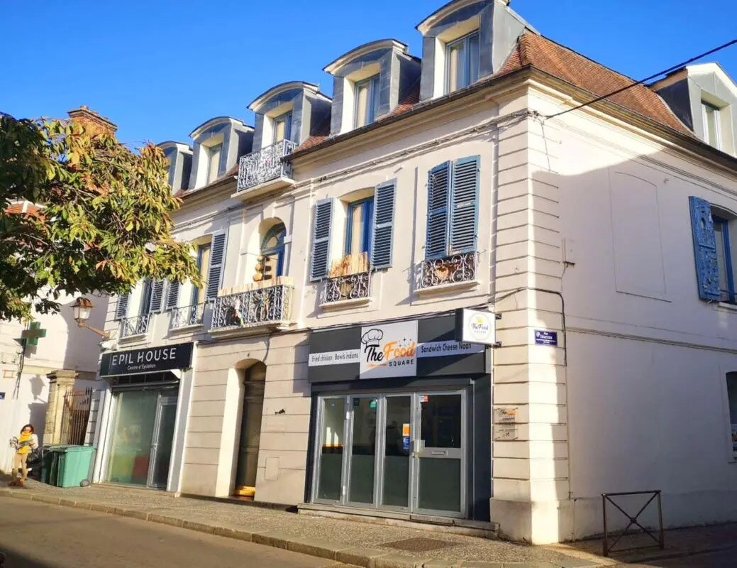 Retail in Mantes-la-Jolie for lease Building Photo- Image 1 of 6