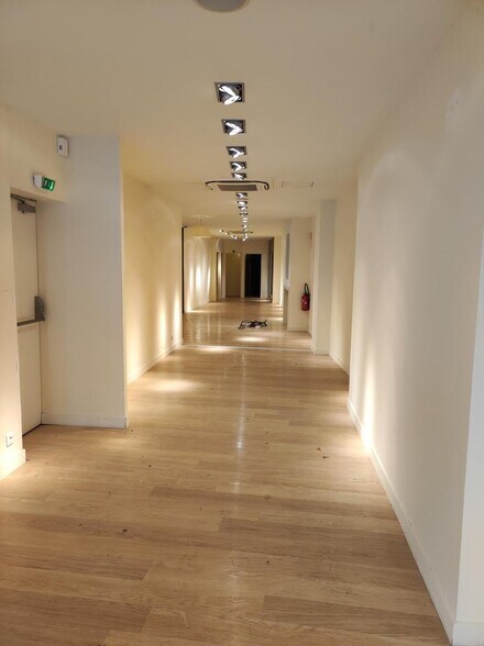 54 Rue Saint-Guillaume, Saint-Brieuc for lease - Interior Photo - Image 3 of 4