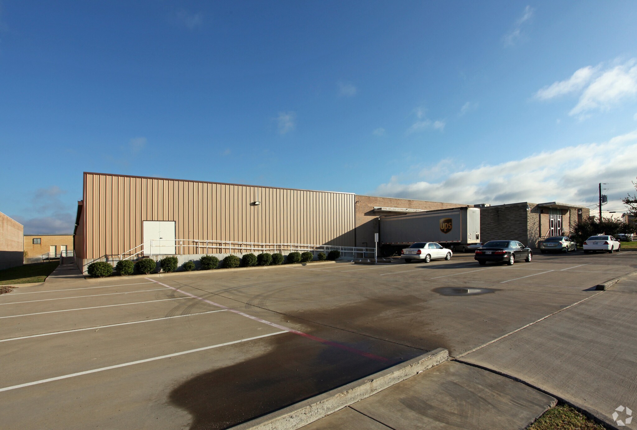 Industrial in Dallas, TX for sale Primary Photo- Image 1 of 1