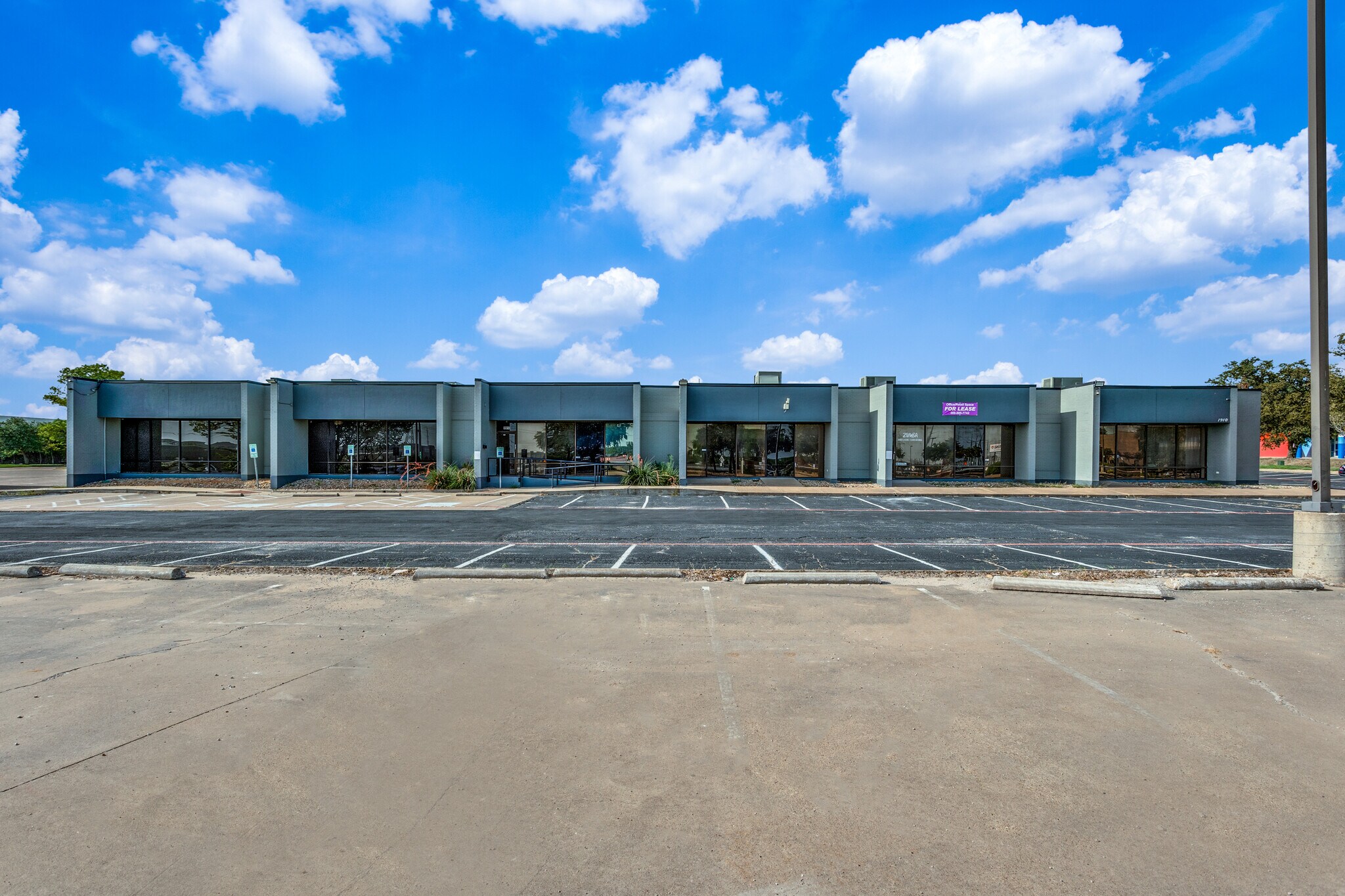 1910 Pendleton Dr, Garland, TX for lease Building Photo- Image 1 of 24