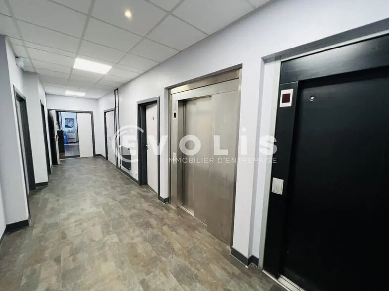 Flex in Montreuil for lease - Lobby - Image 2 of 7