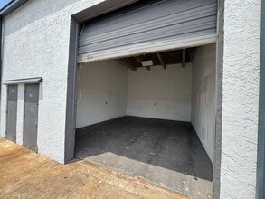 895 NE Dixie Hwy, Jensen Beach, FL for lease Interior Photo- Image 1 of 2