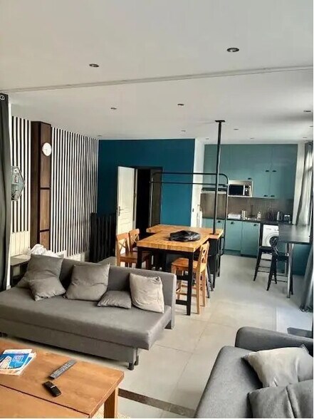 Retail in Paris for lease - Interior Photo - Image 3 of 4