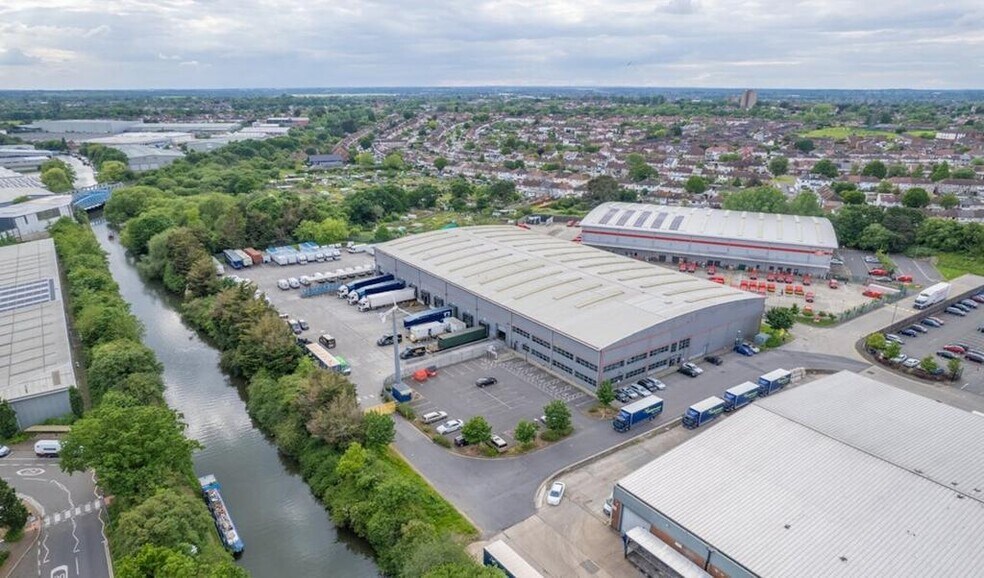 Auriol Dr, Greenford for lease - Building Photo - Image 3 of 24